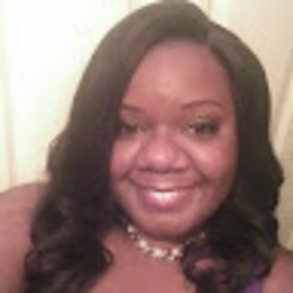 Profile Picture of Ashley Troupe (@caramelkisses34) on Poshmark