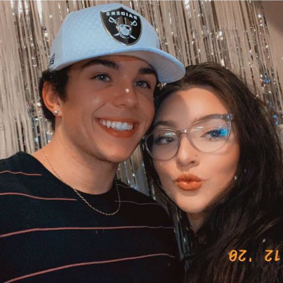 Profile Picture of Halie Sillett (@hailssillett) on Poshmark