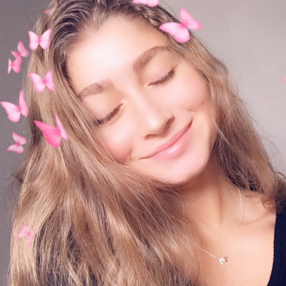 Profile Picture of Phoenyx Scanio (@phoeee) on Poshmark