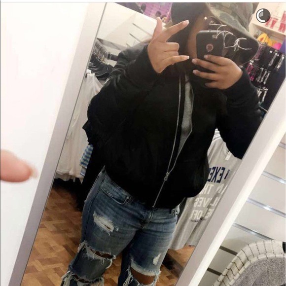 Profile Picture of Brukelin Wallace (@brukelin101) on Poshmark
