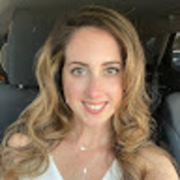 Profile Picture of Stacie Bates (@staciebates0411) on Poshmark