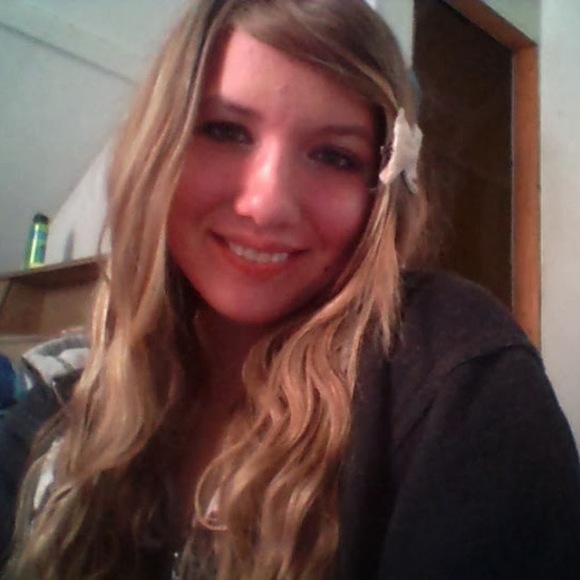 Profile Picture of Kayla Reznick (@kaylabug340) on Poshmark