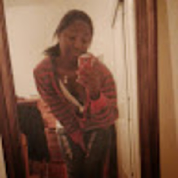 Profile Picture of Chelsea Chindah (@chelschindah213) on Poshmark