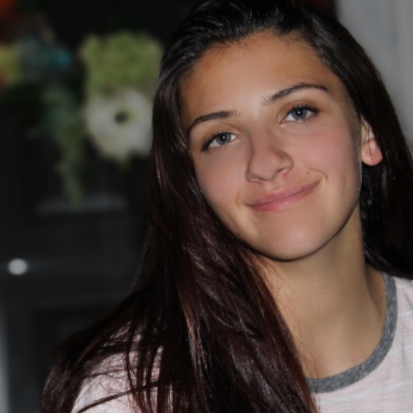 Profile Picture of Alexa Brady (@jessbaddi) on Poshmark
