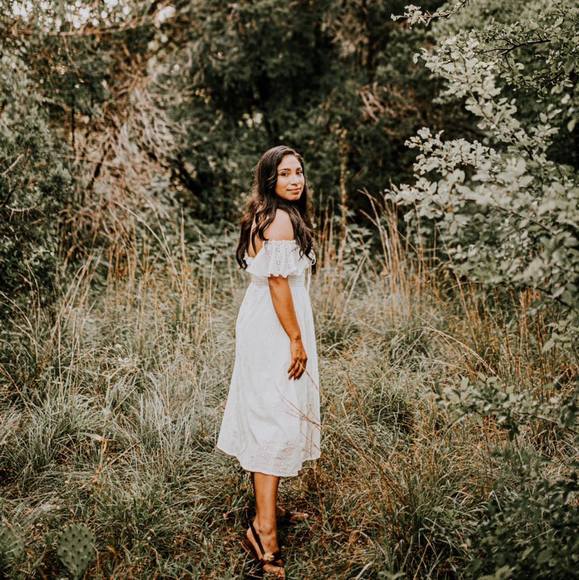 Profile Picture of Vivian Lugo (@viv95) on Poshmark