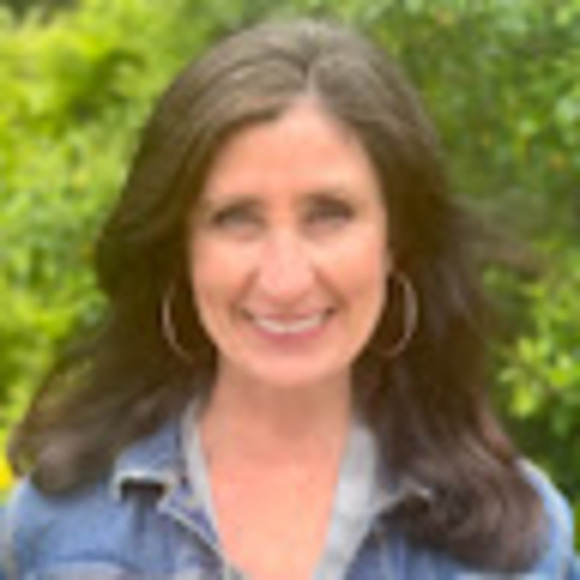 Profile Picture of Mandi Gillespie (@mandigillespie) on Poshmark