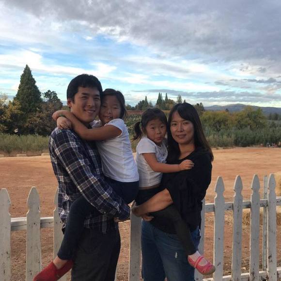 Profile Picture of Hyunhee Lee (@hyunheelee) on Poshmark