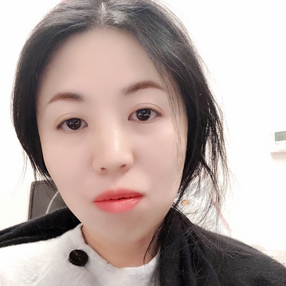 Profile Picture of Jian Li (@jli3417) on Poshmark