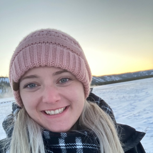 Profile Picture of Kiersten Holstege (@kiehol53) on Poshmark