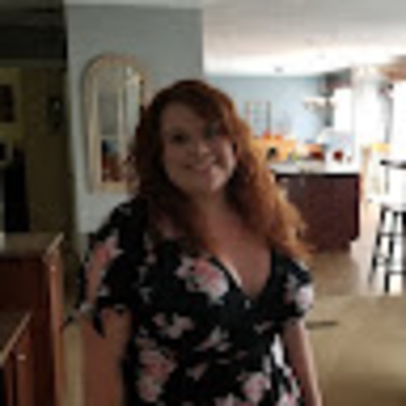 Profile Picture of Jessica Arnoldt (@onehalfdimette) on Poshmark