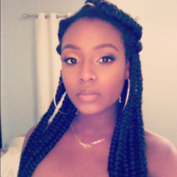 Profile Picture of Angel Sherrer (@angel_aana) on Poshmark