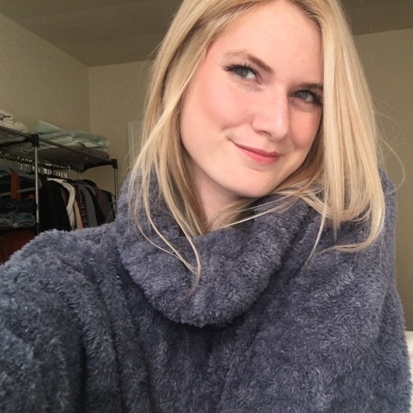 Profile Picture of Jillian Dufrene (@ddufrene) on Poshmark