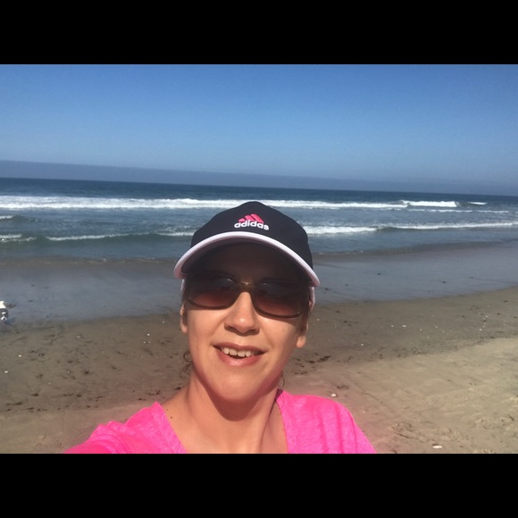 Profile Picture of Elisa Guerrero (@elisatog) on Poshmark