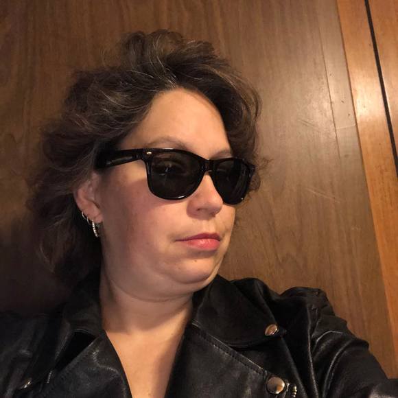 Renea Wright - Poshmark Profile Picture of Renea Wright (@neasews) on Poshmark