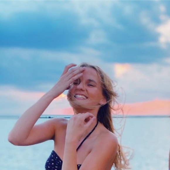 Profile Picture of Sarah Stracker (@sarahstracker) on Poshmark