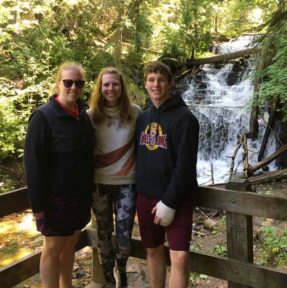 Profile Picture of Mari beth Ahart (@mb33lucky) on Poshmark