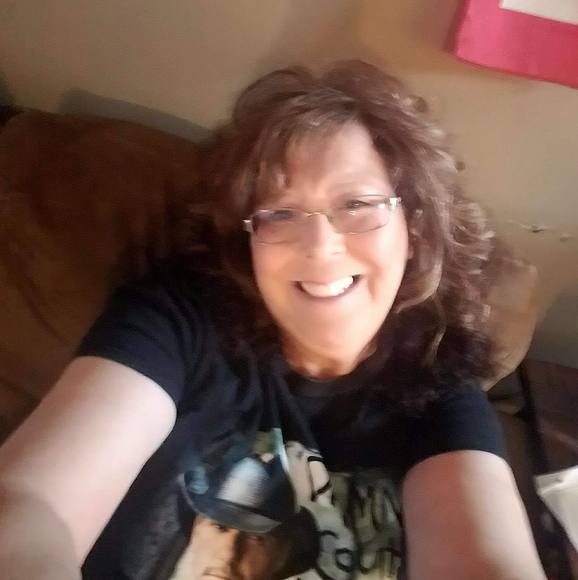 Profile Picture of Terri Mallette (@terrimallette) on Poshmark