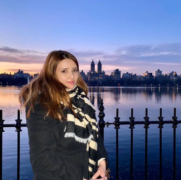 Profile Picture of Katerina Astargieva (@kateastar) on Poshmark