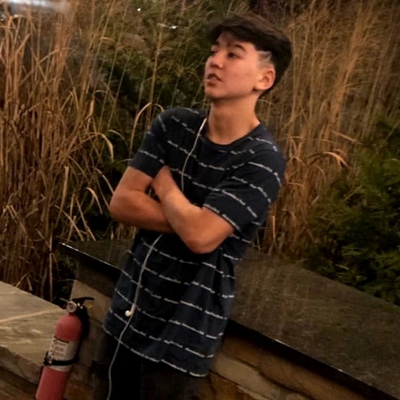 Profile Picture of Chris Greenwell (@cxris_123) on Poshmark