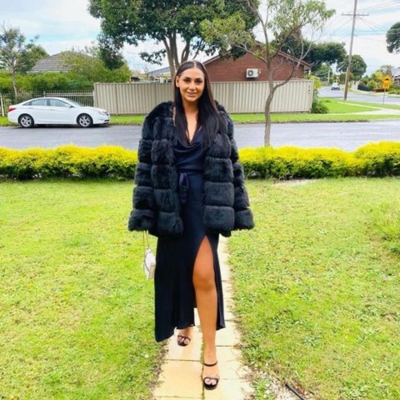 Profile Picture of Victoria Kovacevic (@v_kovacevic) on Poshmark