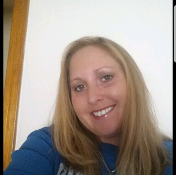 Profile Picture of Mandy Jackson (@mande1jane80) on Poshmark