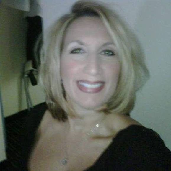 Profile Picture of Lori Mongillo (@l_mongillo0616) on Poshmark