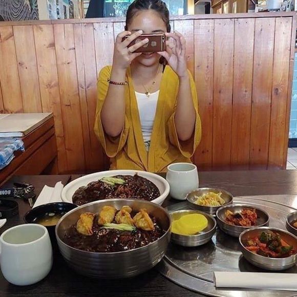 Adrianne Dizon - Poshmark Profile Picture of Adrianne Dizon (@adriannedizon) on Poshmark