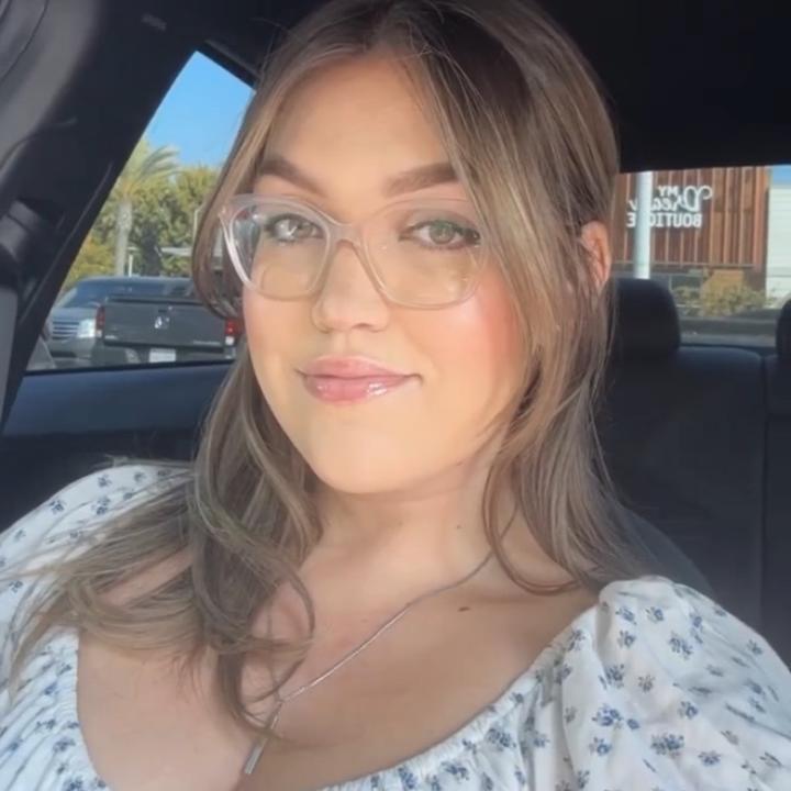Profile Picture of emily (@@emily_lem.mon) on Tiktok