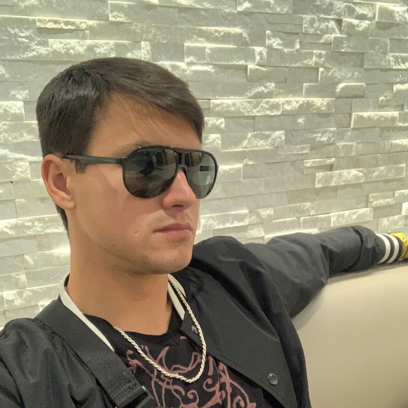 Profile Picture of Joshua Bare (@joshua_bare) on Poshmark