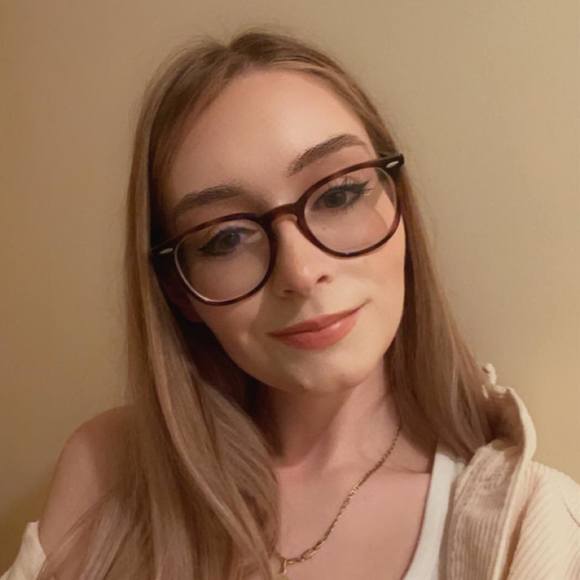 Profile Picture of Kayle Mescall (@kaylemescall) on Poshmark