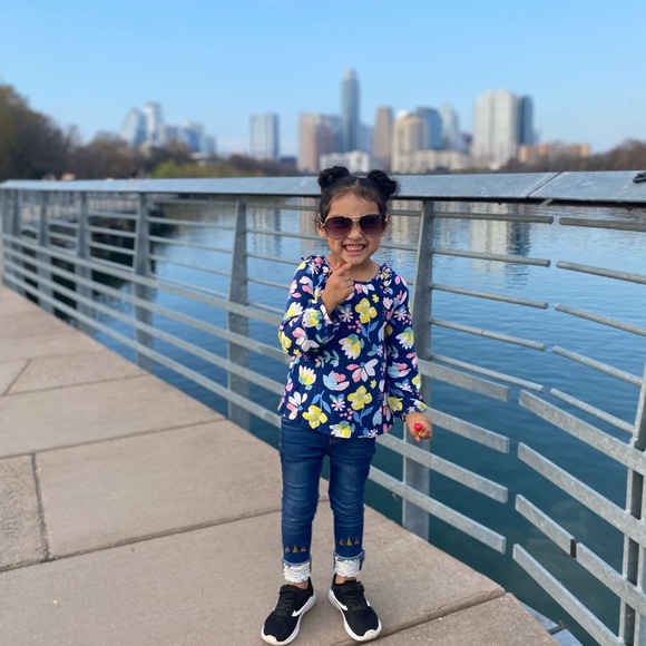 Profile Picture of Lucia Fuentes (@lucyfuente45) on Poshmark