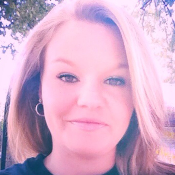 Profile Picture of Lacy Sharp (@lacysharp) on Poshmark