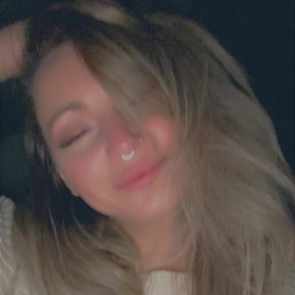 Profile Picture of Shelley Maves (@shelleymaves) on Poshmark