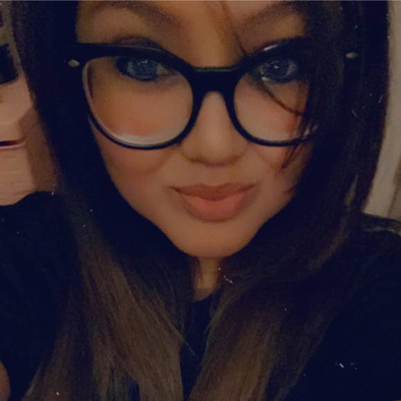 Profile Picture of Cassandra Stockmeyer (@cstockmeyer) on Poshmark