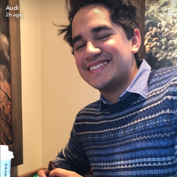 Abel Bordes - Poshmark Profile Picture of Abel Bordes (@abelbordes) on Poshmark