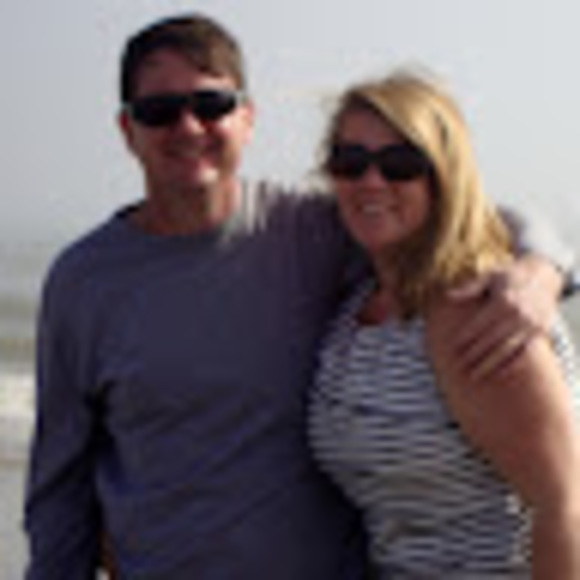Profile Picture of Leslie Avett (@leslie_avett) on Poshmark