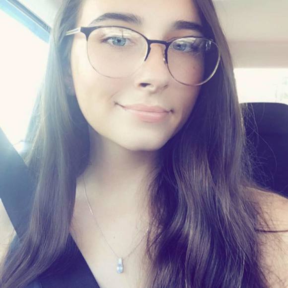 Profile Picture of Brittany Pennypacker (@pennyp120) on Poshmark