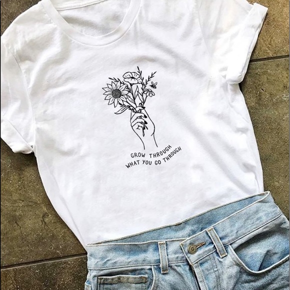 Profile Picture of Tori Maves (@turtle81700) on Poshmark