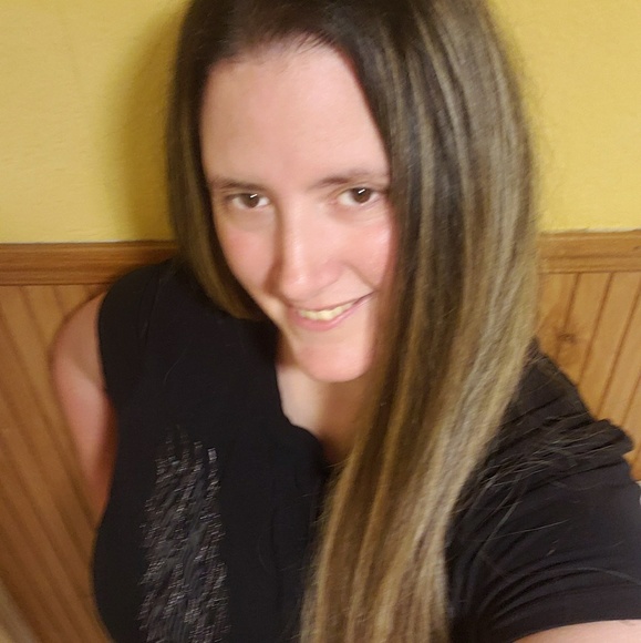 Profile Picture of Sheila Mcdaniels (@nugswifey) on Poshmark