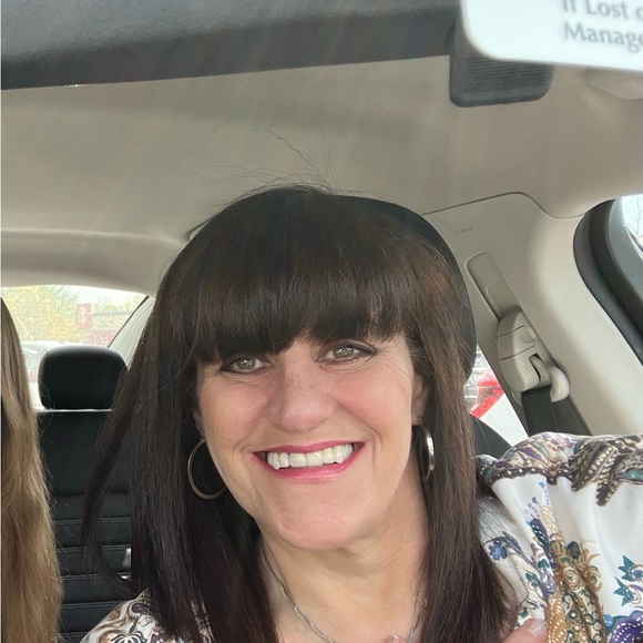 Profile Picture of Miriam Weinstein (@mlwheradt) on Poshmark