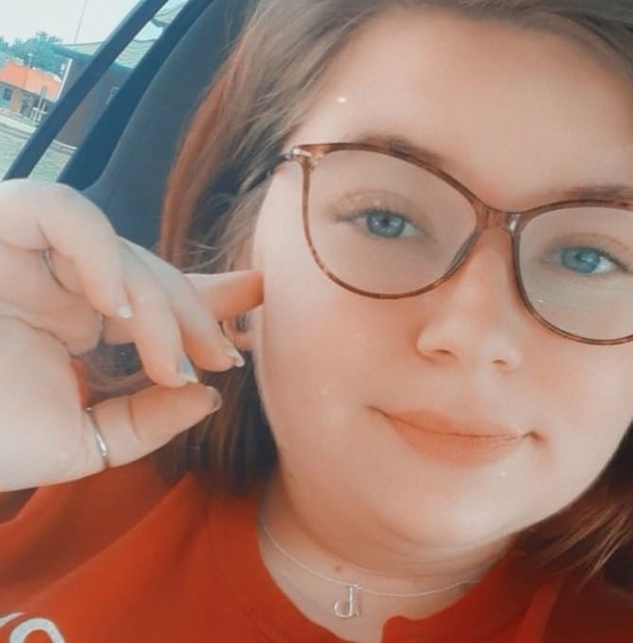 Profile Picture of Brianné Crump (@briboombripop) on Poshmark