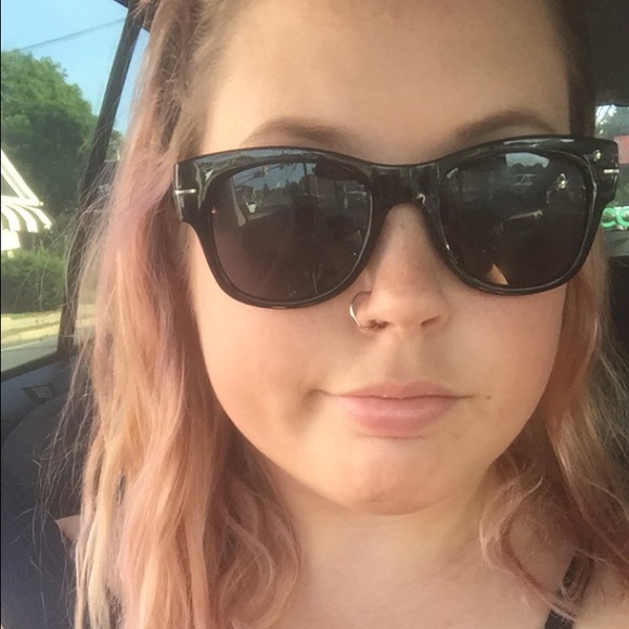 Profile Picture of Carleigh Coffman (@carleighc123) on Poshmark