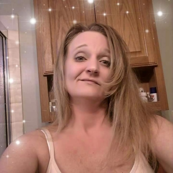 Profile Picture of Anne Gervasi (@annegervasi76) on Poshmark