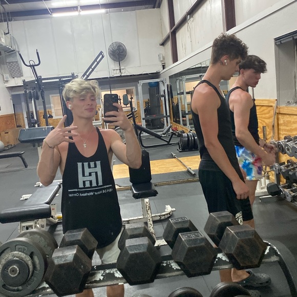 Profile Picture of Weston Sepulvado (@wsepulvado135) on Poshmark