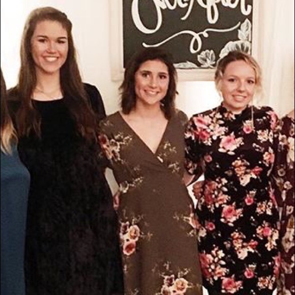 Profile Picture of Ainsley Ludolph (@ainsleyludolph) on Poshmark