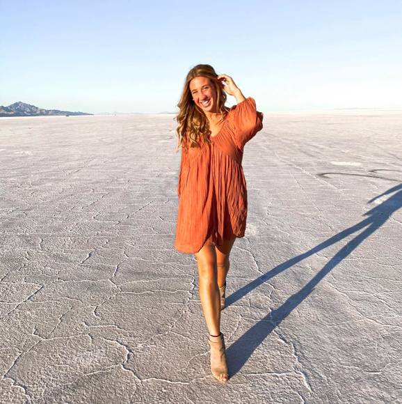 Profile Picture of Hannah Losey (@hmlosey13) on Poshmark