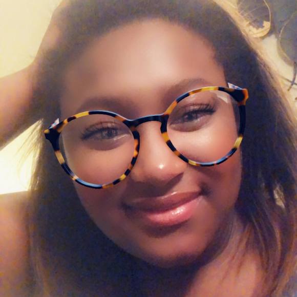 Profile Picture of Ayress Reeves (@ayress2012) on Poshmark
