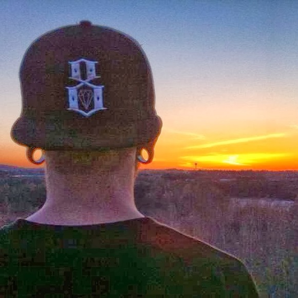 Profile Picture of Joshua Shoen (@joshuashoen) on Poshmark