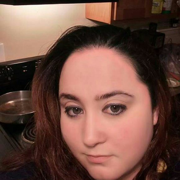 Profile Picture of Heather Chesser (@heathervchesser) on Poshmark