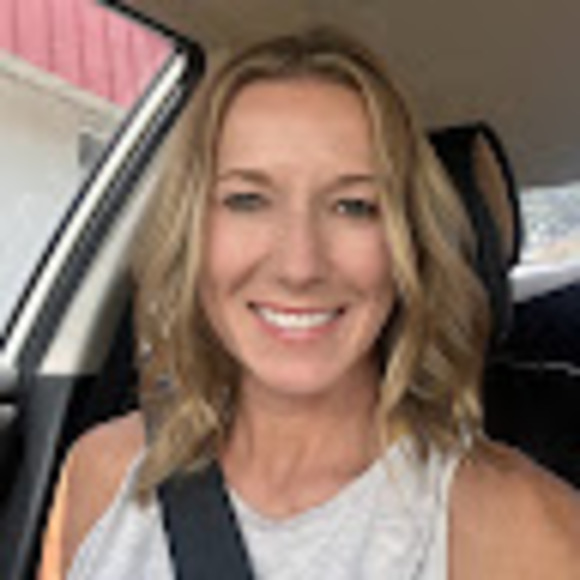 Profile Picture of Shannon Fowler (@shannonfowle355) on Poshmark
